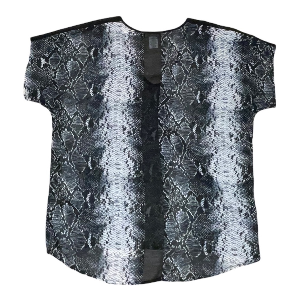 Kim & Cami Woman’s Black & White Snakeskin Print Sheer Blouse Size Medium - Picture 4 of 4